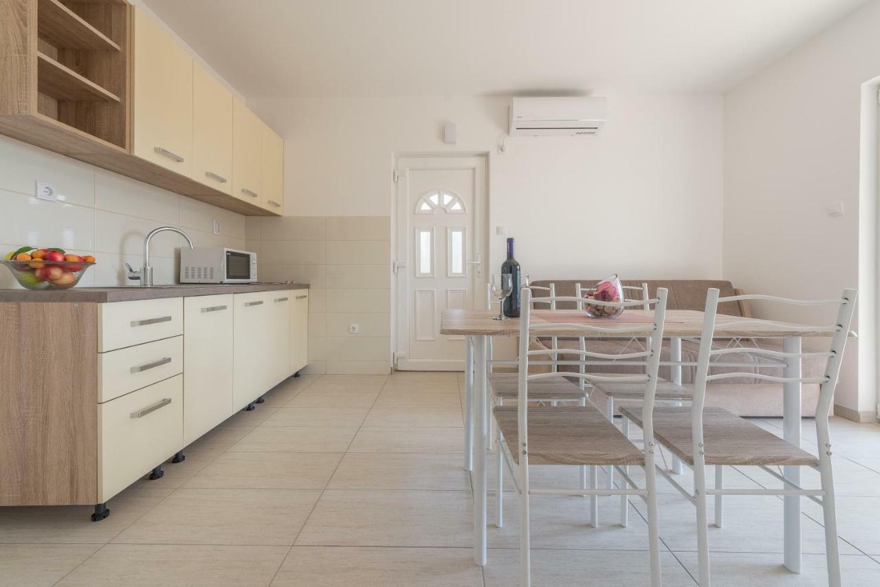 Apartmani Dupor Gornji Karin Exterior photo