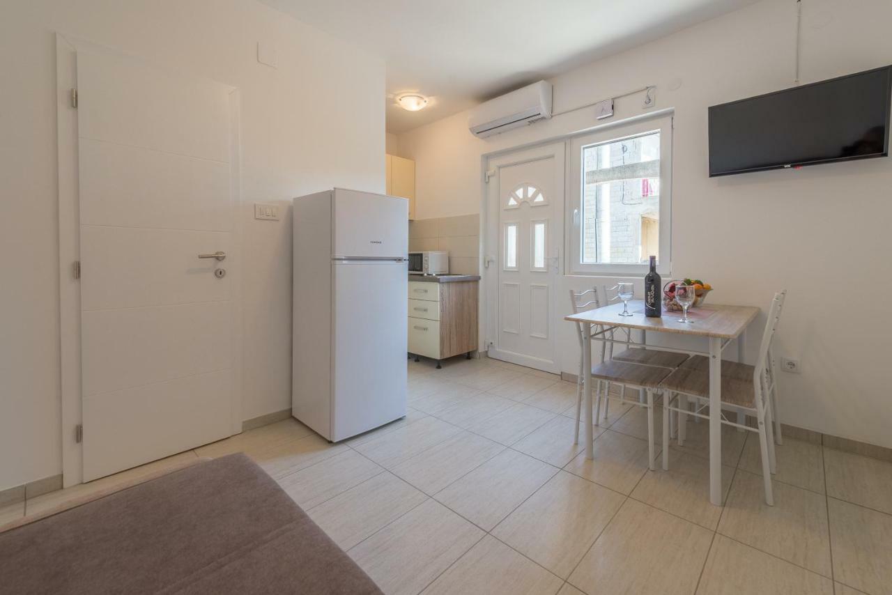 Apartmani Dupor Gornji Karin Exterior photo